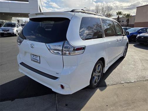 2017 Toyota Sienna SE