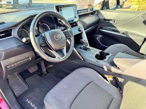 2022 Toyota Venza LE