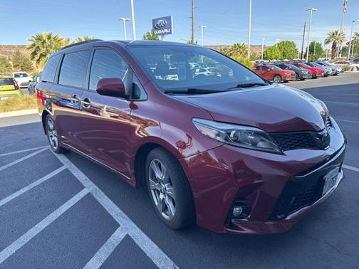 2019 Toyota Sienna SE