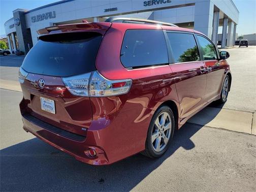 2019 Toyota Sienna SE