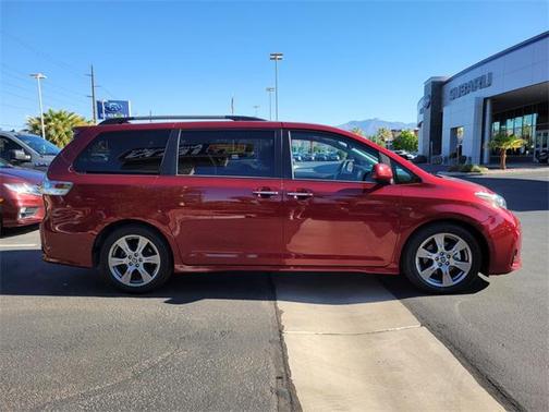 2019 Toyota Sienna SE