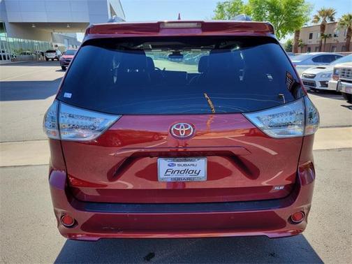 2019 Toyota Sienna SE