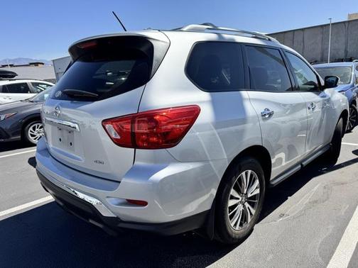 2018 Nissan Pathfinder S
