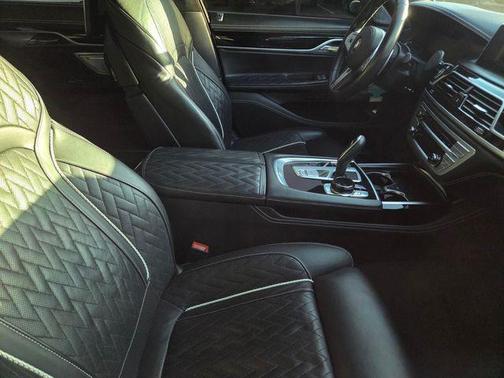Mineral White Metallic 2020 BMW 750 i xDrive