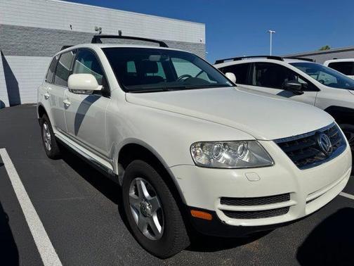 Campanella White 2004 Volkswagen Touareg V6