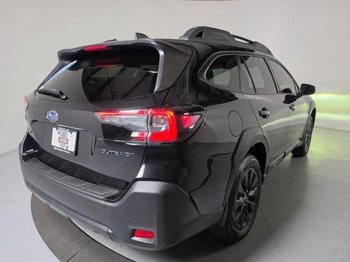 Crystal Black Silica 2025 Subaru Outback Onyx Edition
