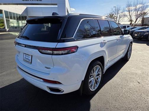 2022 Jeep Grand Cherokee Summit