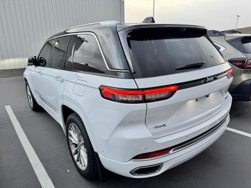 2022 Jeep Grand Cherokee Summit