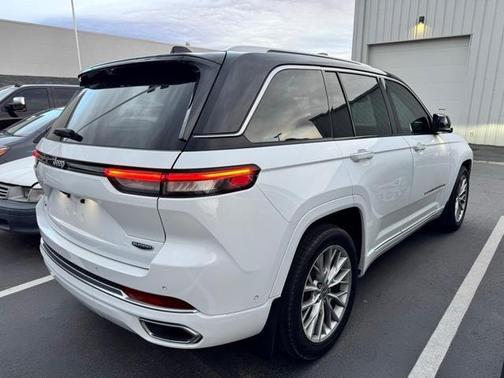 2022 Jeep Grand Cherokee Summit