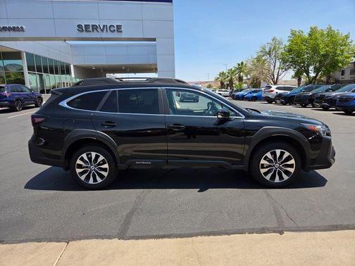 Crystal Black Silica 2025 Subaru Outback Limited