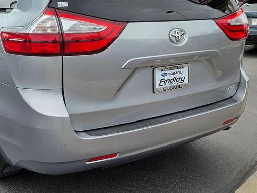 2018 Toyota Sienna XLE