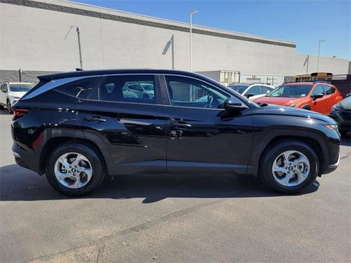 2023 Hyundai TUCSON SE