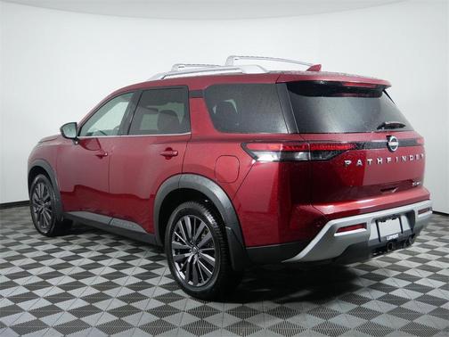 2022 Nissan Pathfinder SL