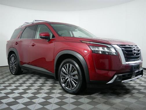 2022 Nissan Pathfinder SL