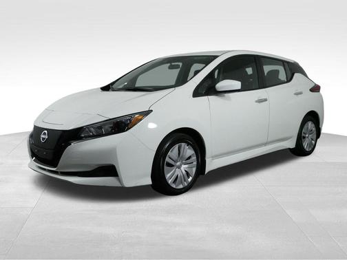 Glacier White 2025 Nissan Leaf S