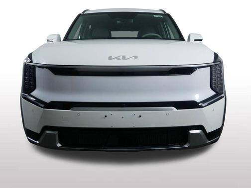 Snow White Pearl 2024 Kia EV9 Land