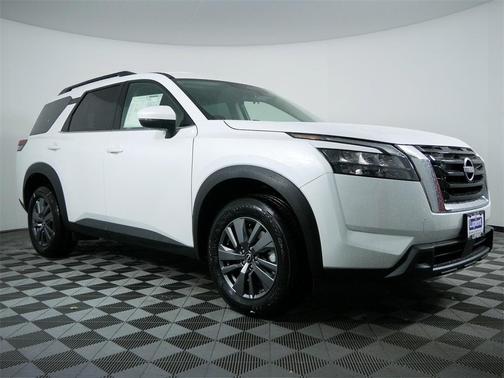 2025 Nissan Pathfinder SV