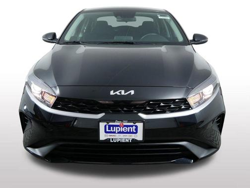 Aurora Black Pearl 2023 Kia Forte LXS