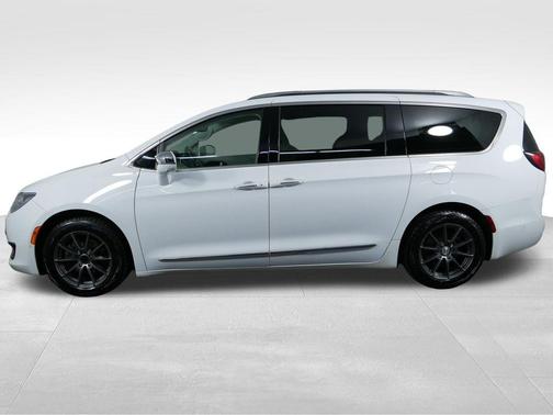 Bright White Clearcoat 2018 Chrysler Pacifica Limited