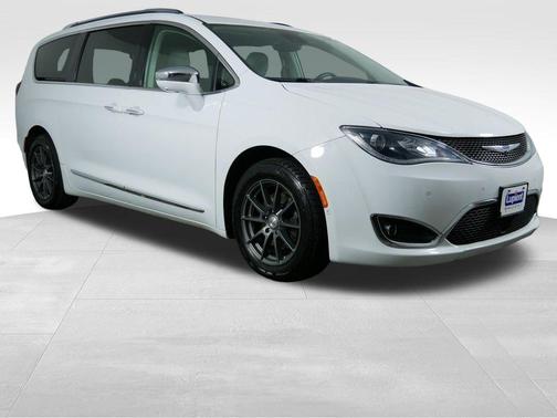 Bright White Clearcoat 2018 Chrysler Pacifica Limited