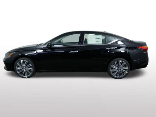 Black 2025 Nissan Altima SL