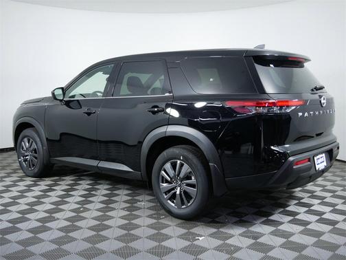 2025 Nissan Pathfinder S