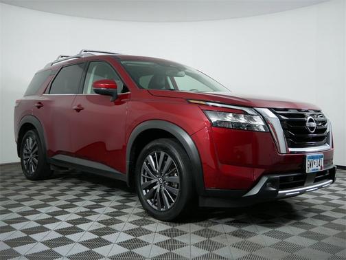 2022 Nissan Pathfinder SL