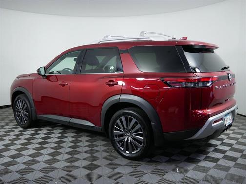 2022 Nissan Pathfinder SL