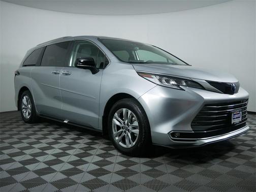2023 Toyota Sienna Limited