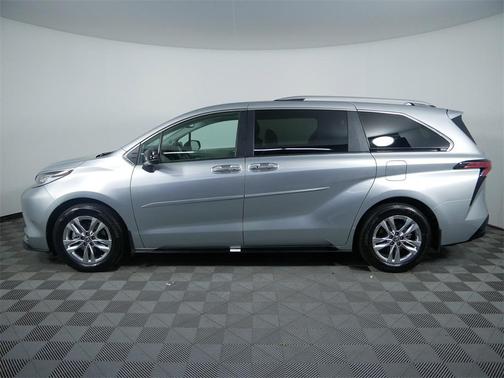 2023 Toyota Sienna Limited