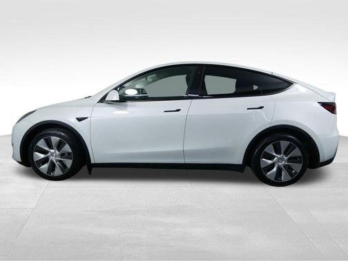 White 2023 Tesla Model Y Long Range