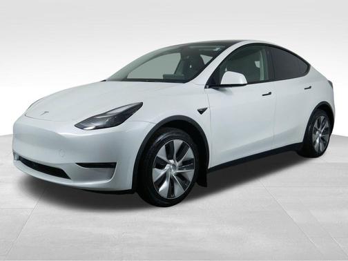 White 2023 Tesla Model Y Long Range