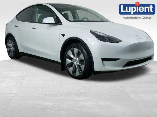 White 2023 Tesla Model Y Long Range