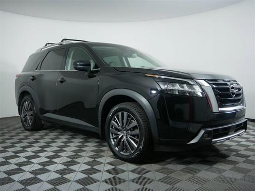 2022 Nissan Pathfinder SL