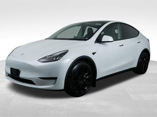 Pearl White Multi 2022 Tesla Model Y Long Range