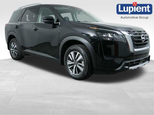 Super Black 2025 Nissan Pathfinder SL