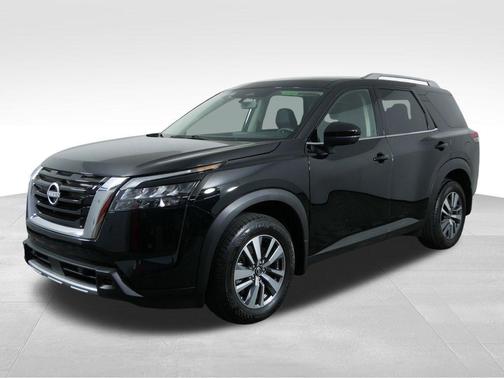 Super Black 2025 Nissan Pathfinder SL