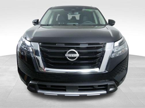 Super Black 2025 Nissan Pathfinder SL