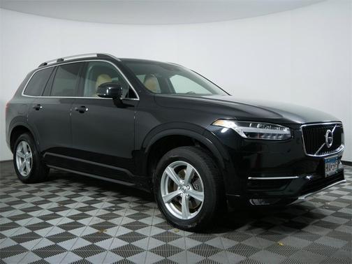2017 Volvo XC90 T5 Momentum