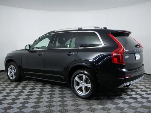 2017 Volvo XC90 T5 Momentum