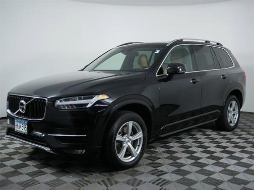 2017 Volvo XC90 T5 Momentum