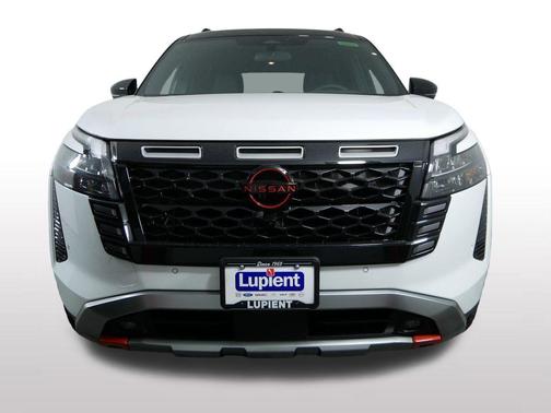 White / Black 2026 Nissan Pathfinder Rock Creek