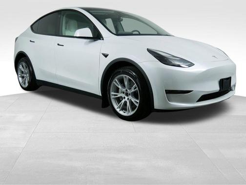 Pearl White Multi 2023 Tesla Model Y Long Range