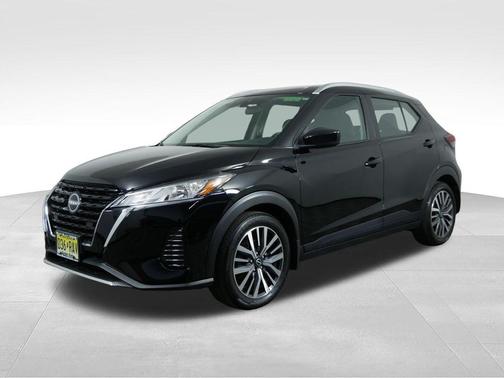 Super Black 2022 Nissan Kicks SV