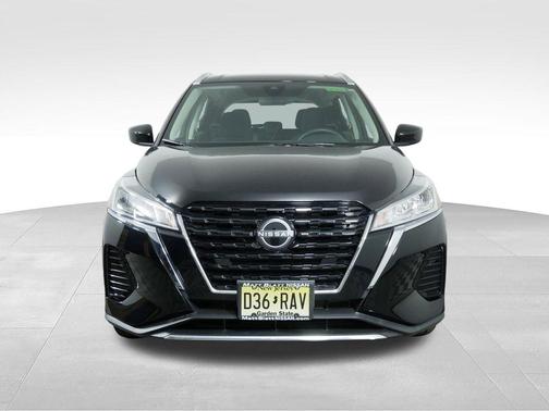 Super Black 2022 Nissan Kicks SV