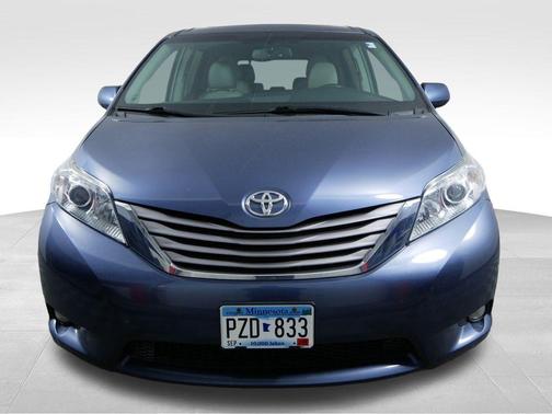 2017 Toyota Sienna XLE