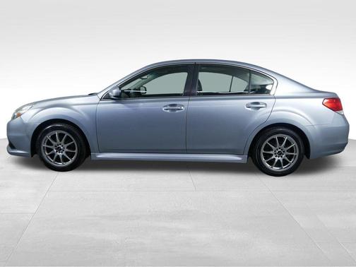 Ice Silver Metallic 2013 Subaru Legacy 2.5i Limited