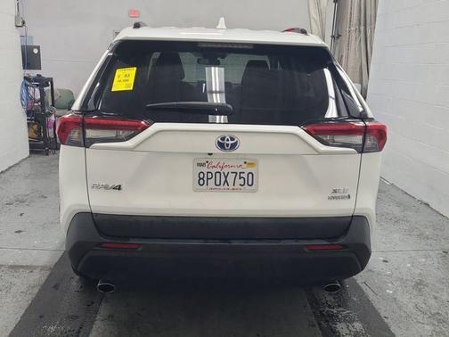 2020 Toyota RAV4 Hybrid XLE