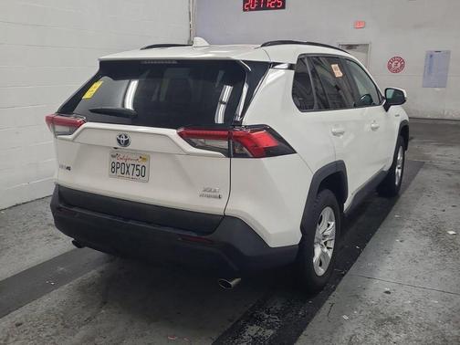 2020 Toyota RAV4 Hybrid XLE