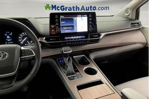 2022 Toyota Sienna XLE 7 Passenger